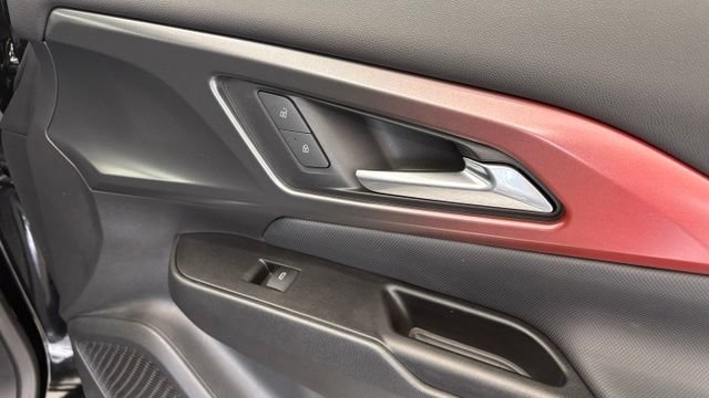 Used 2024 Chevrolet Equinox EV RS FWD image 23