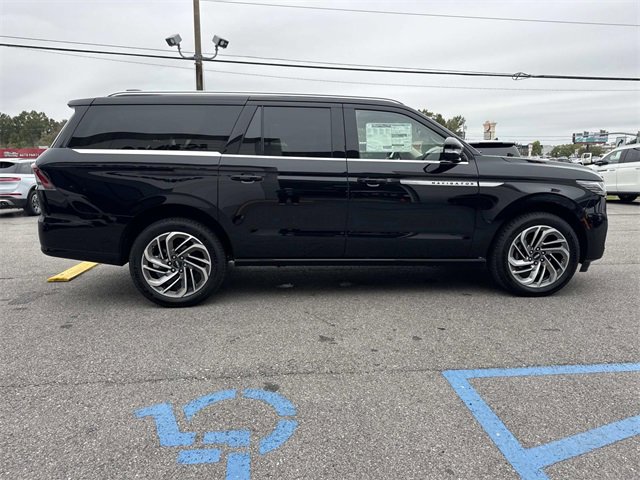 New 2025 Lincoln Navigator L Reserve image 3