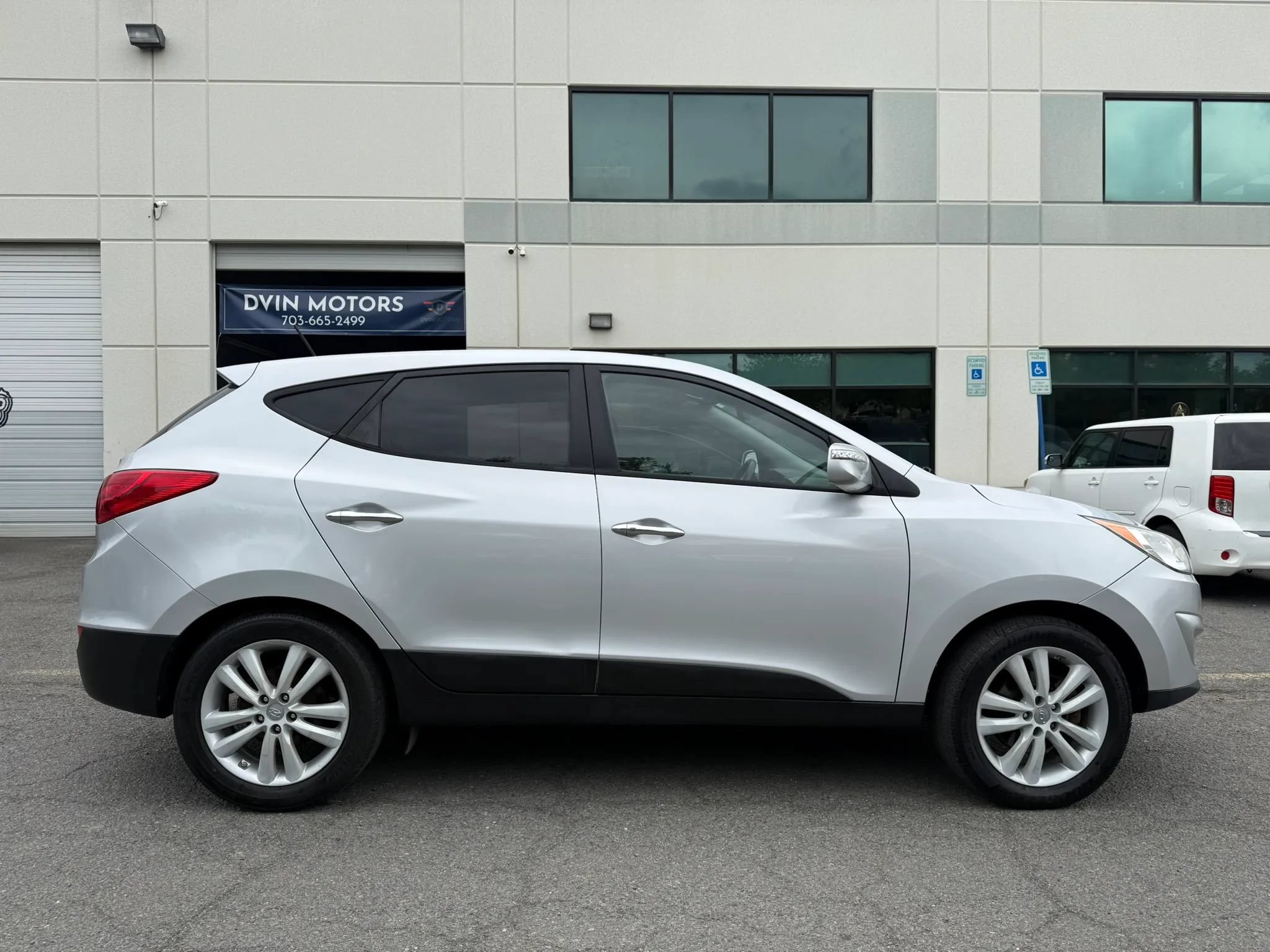 Used 2013 Hyundai Tucson Limited w/ Premium Pkg AWD/4WD image 3