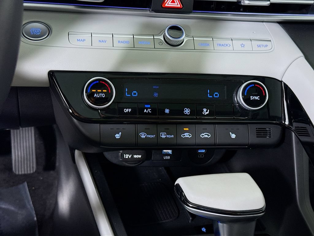 Certified 2025 Hyundai Elantra Limited FWD image 10