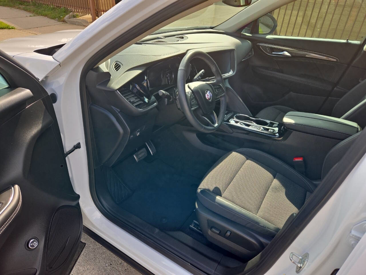 Used 2023 Buick Envision Preferred image 17