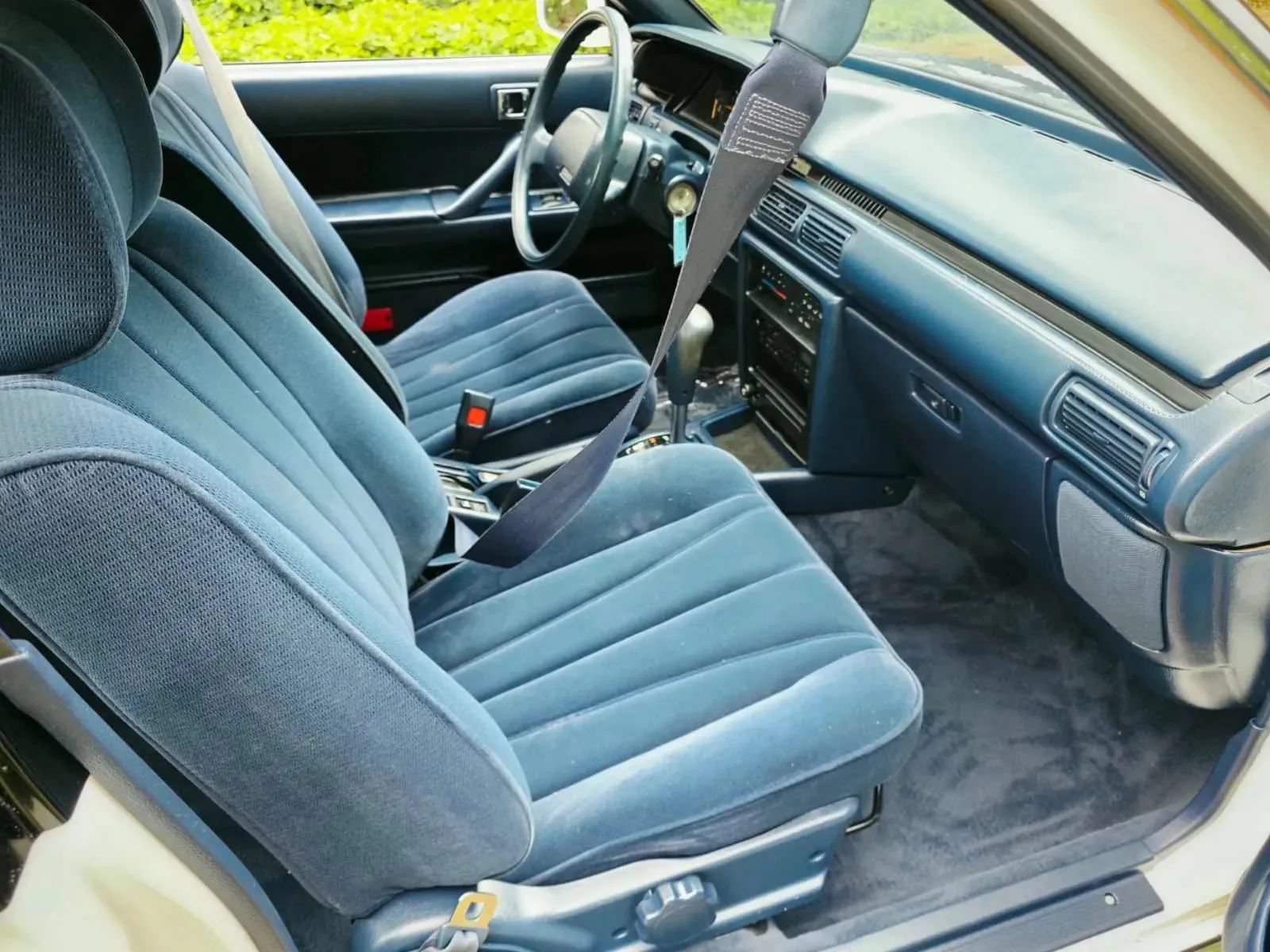 Used 1990 Toyota Camry LE FWD image 10