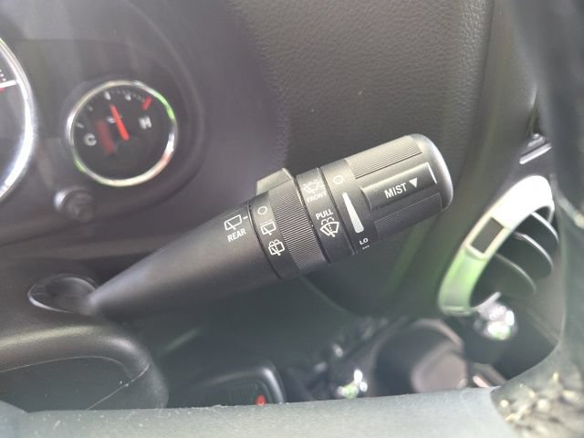 Used 2015 Jeep Wrangler Unlimited Sahara w/ Connectivity Group AWD/4WD image 51