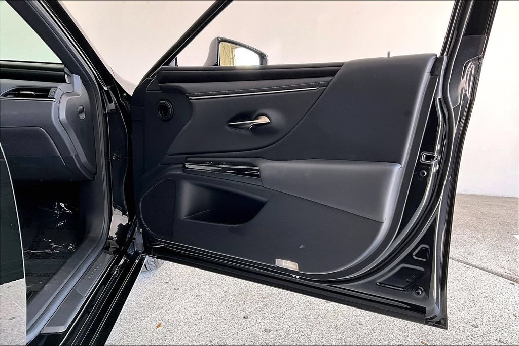 Used 2025 Lexus ES 300h w/ Premium Package FWD image 23