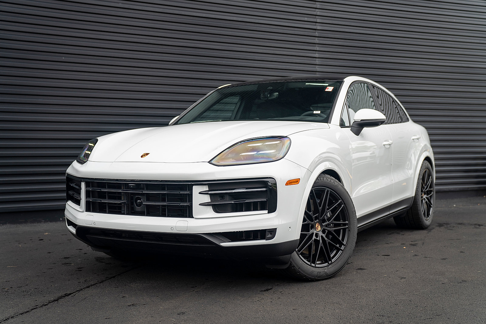 Used 2025 Porsche Cayenne Coupe image 1