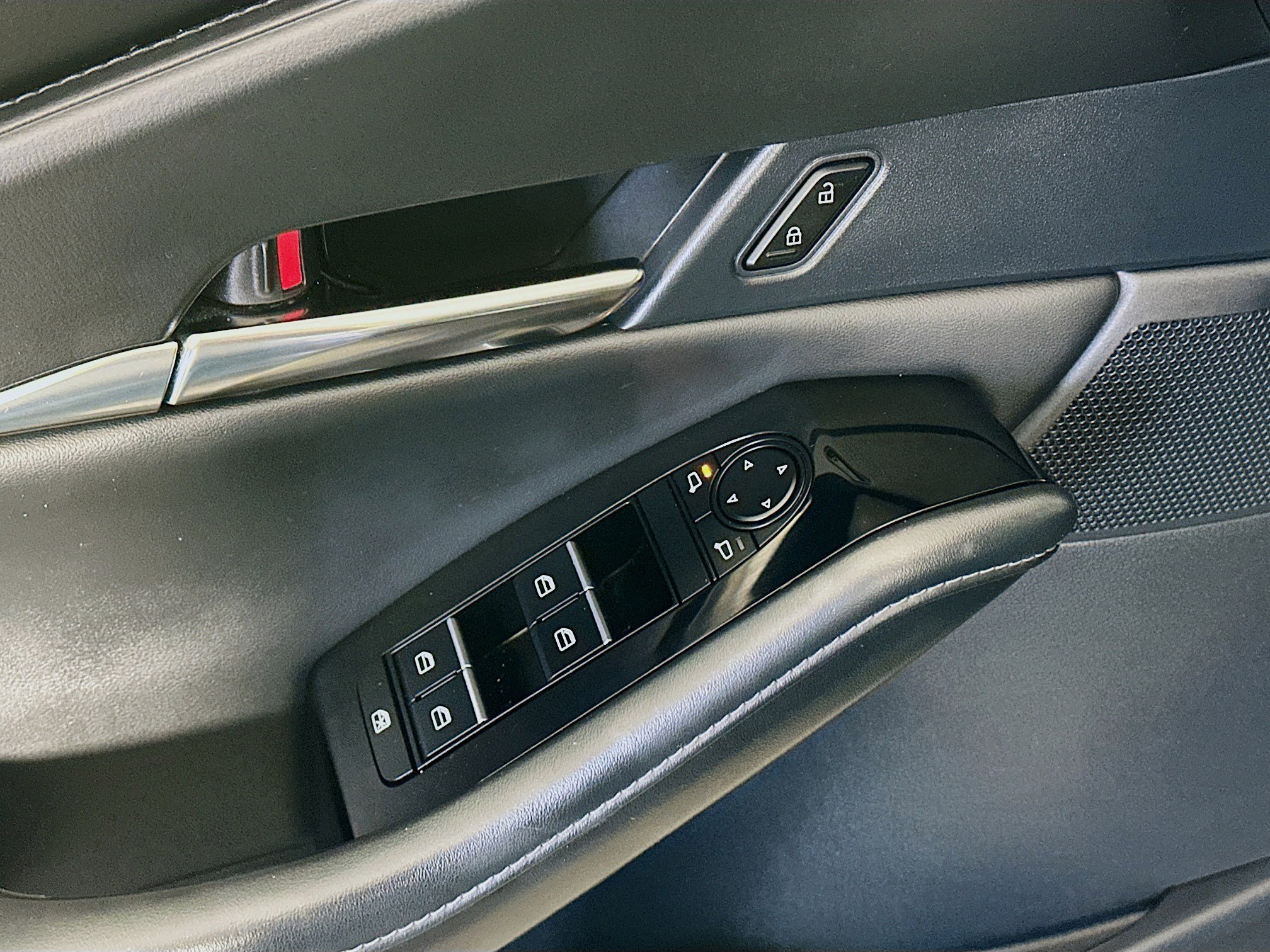 Used 2025 MAZDA CX-30 AWD 2.5 S w/ Preferred Package image 15