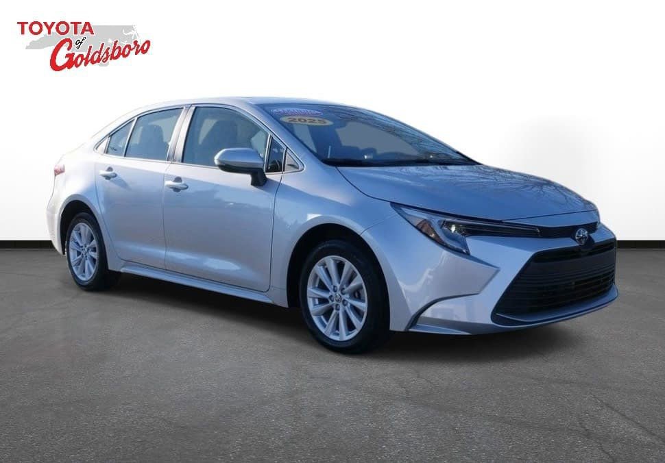 Used 2025 Toyota Corolla XLE image 5