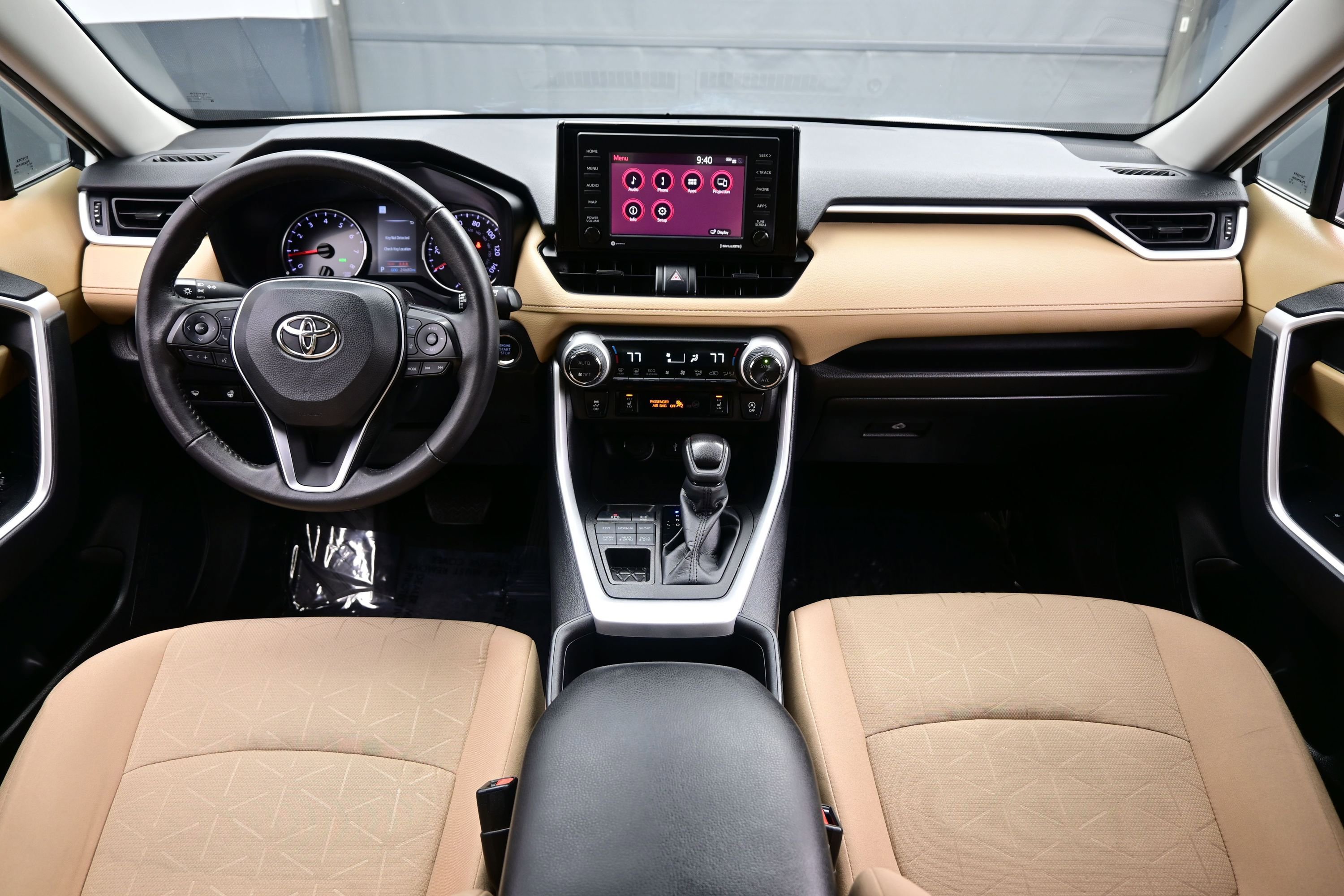 Used 2022 Toyota RAV4 XLE w/ XLE Grade Weather Package AWD/4WD image 17