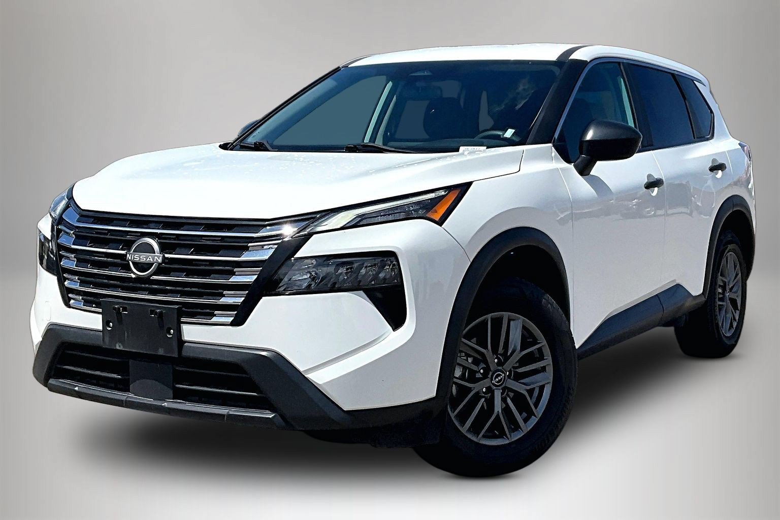 Used 2024 Nissan Rogue S FWD image 3