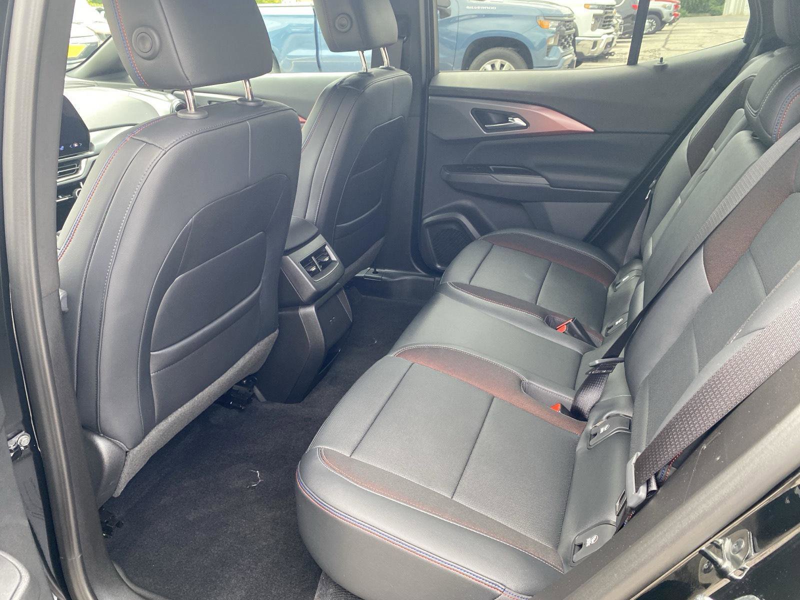 Used 2024 Chevrolet Equinox EV RS image 17