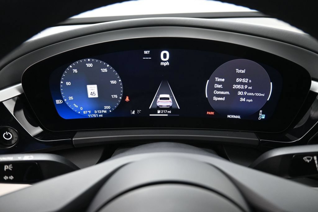 Certified 2025 Porsche Macan Electric RWD image 19