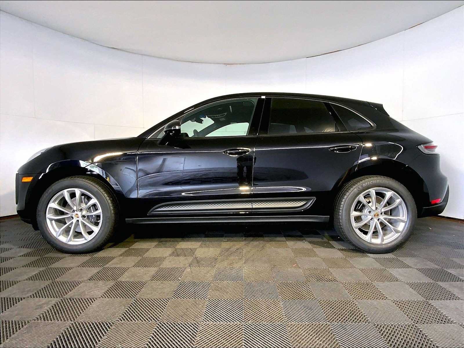 New 2025 Porsche Macan AWD/4WD image 2