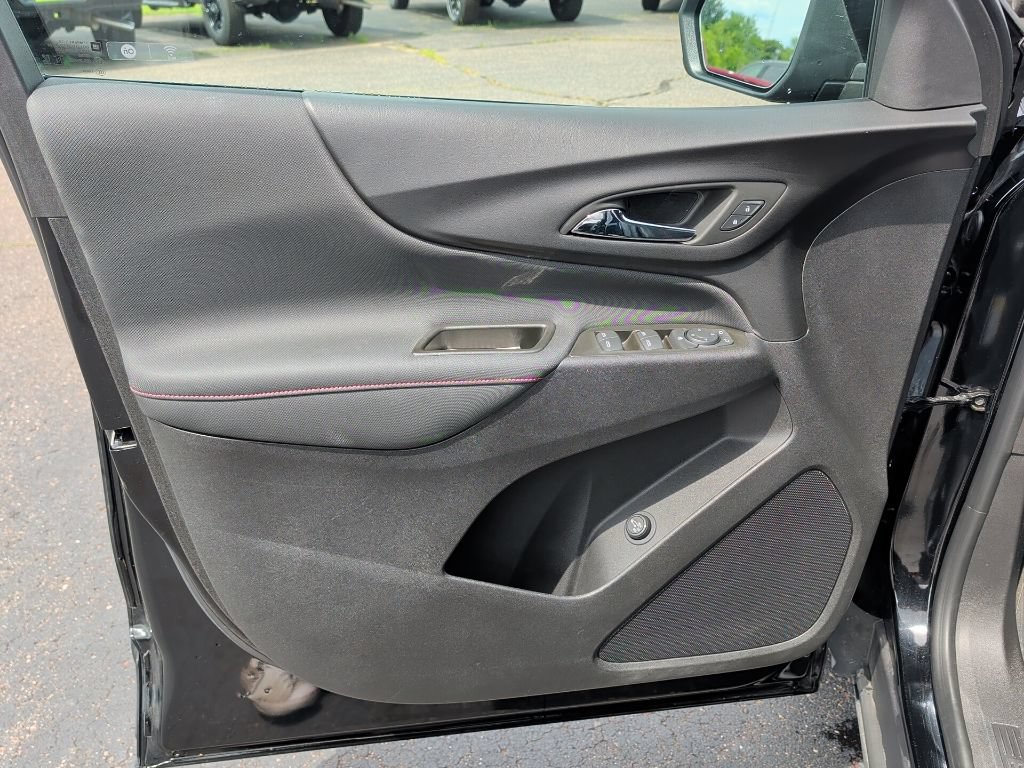 Used 2023 Chevrolet Equinox RS AWD/4WD image 29