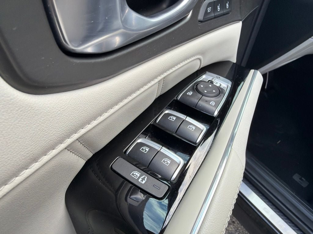 Certified 2023 Kia Sorento SX Prestige w/ Panoramic Sunroof Package AWD/4WD image 15