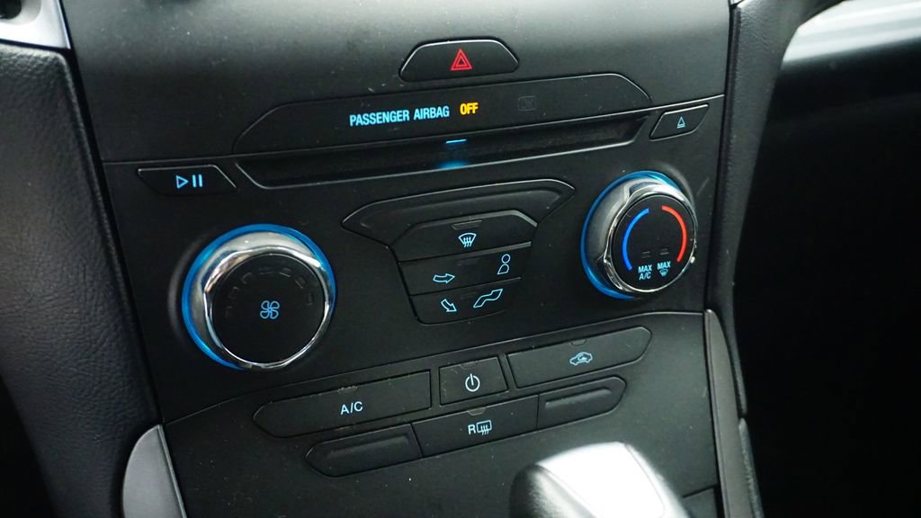 Used 2018 Ford Edge SE image 31