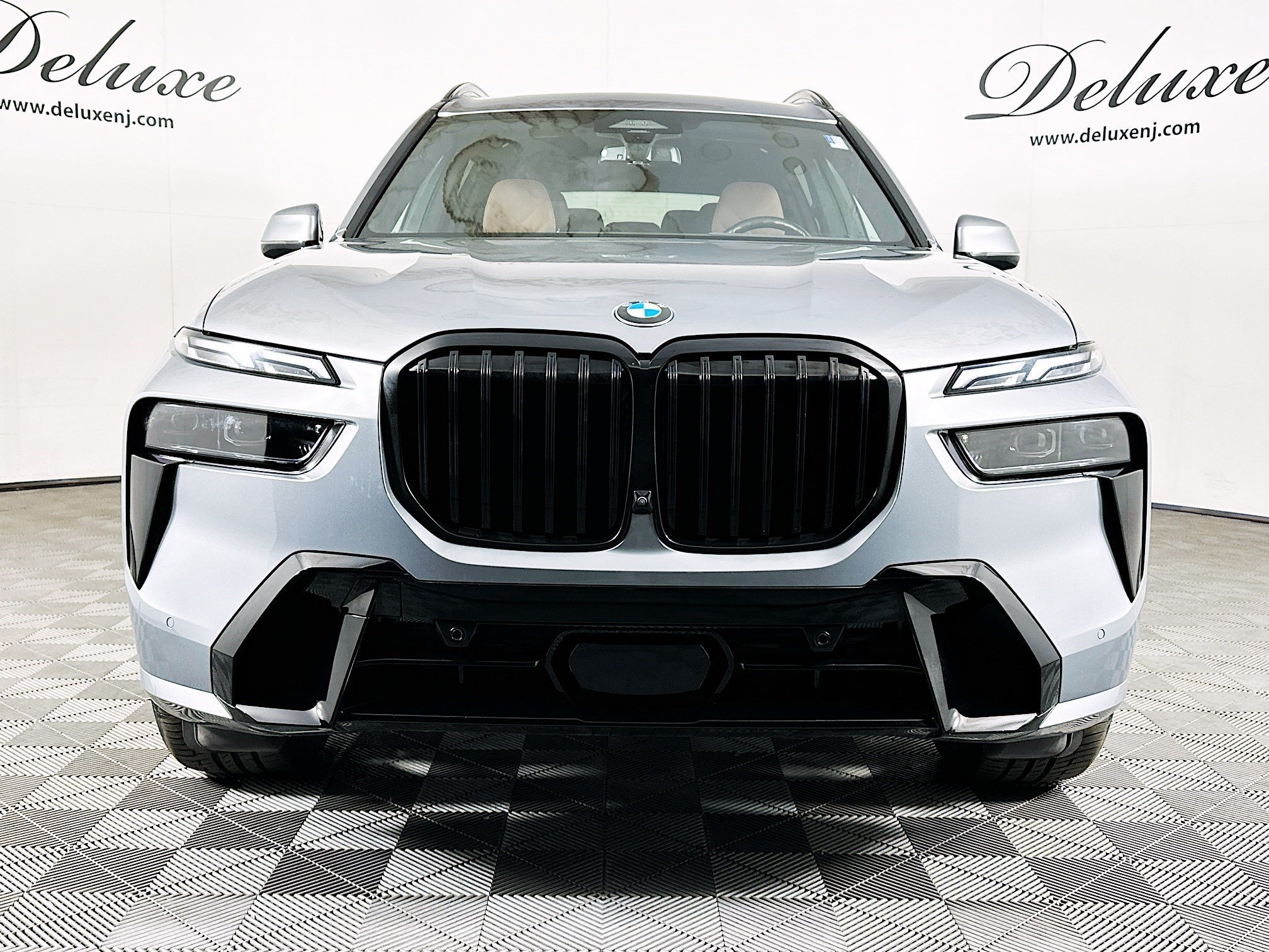 Used 2024 BMW X7 xDrive40i w/ Executive Package AWD/4WD image 2