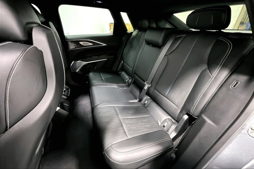 Used 2023 Cadillac Lyriq 2WD image 31
