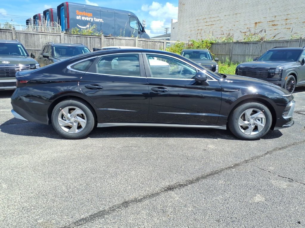 New 2026 Hyundai Sonata SE FWD image 2