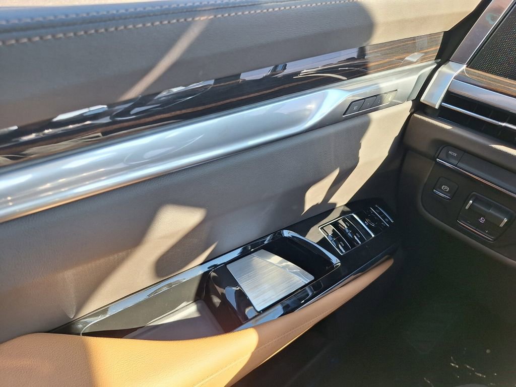 New 2026 Cadillac Escalade Luxury image 17