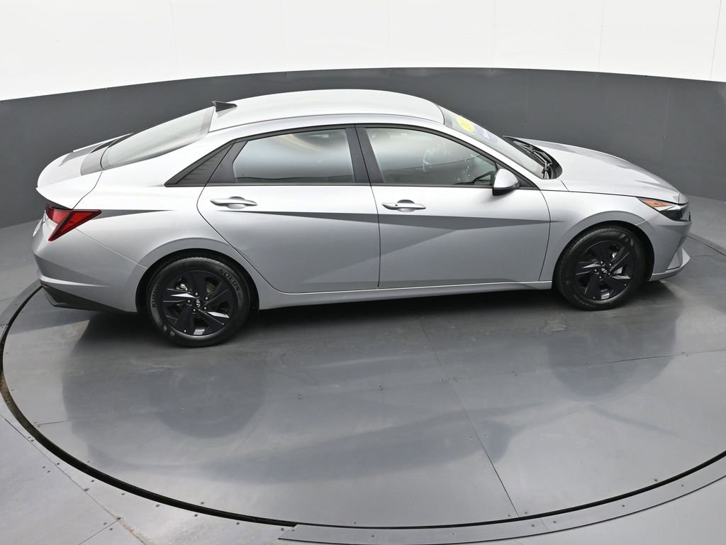 Used 2023 Hyundai Elantra SEL w/ Preferred Accessory Package image 27