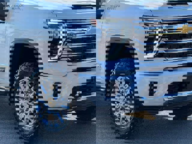 Used 2024 Chevrolet Silverado 2500 High Country w/ Technology Package image 12
