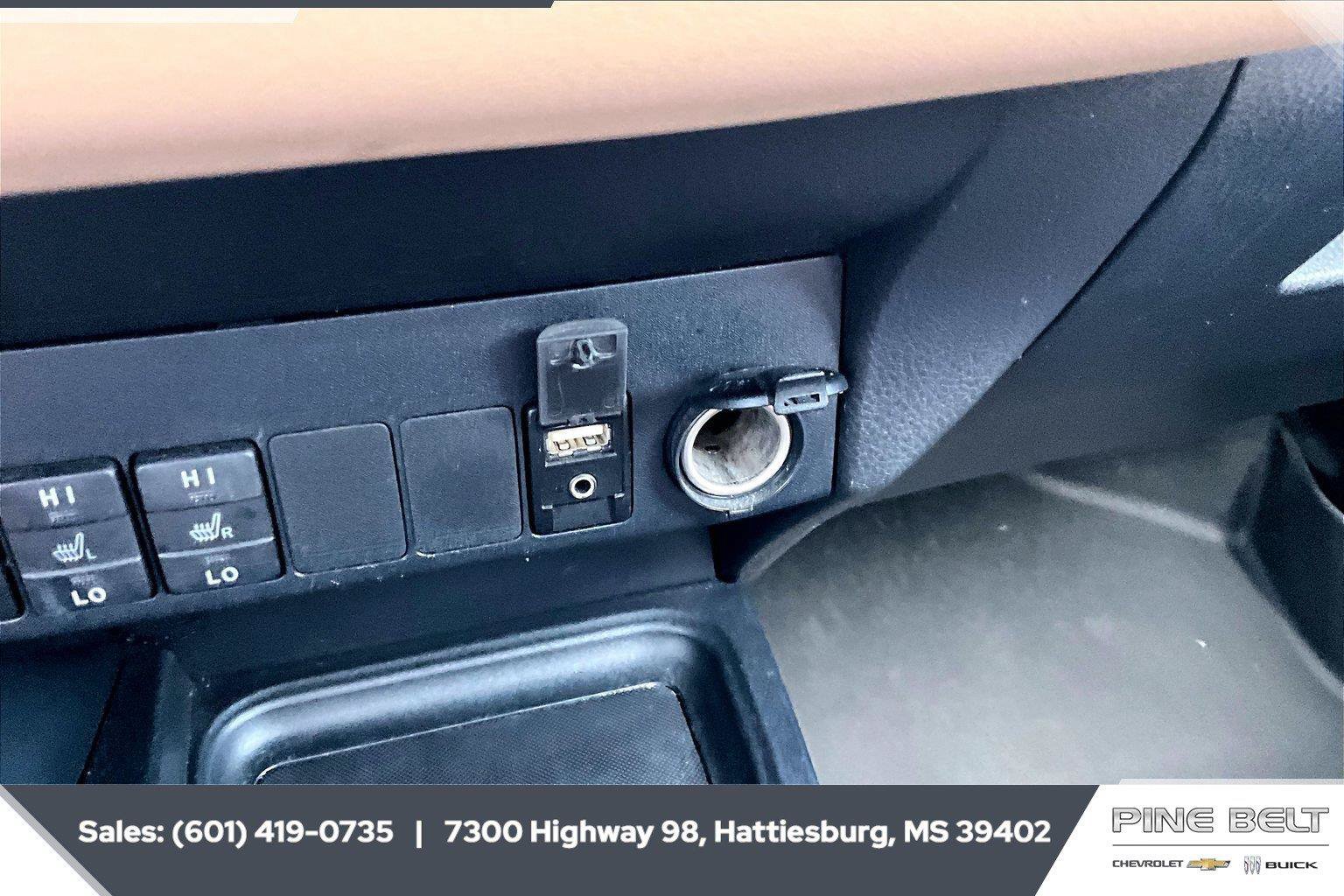 Used 2018 Toyota RAV4 Limited FWD image 24