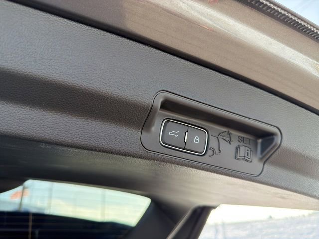 Used 2023 Ford Explorer XLT w/ Equipment Group 202A image 20