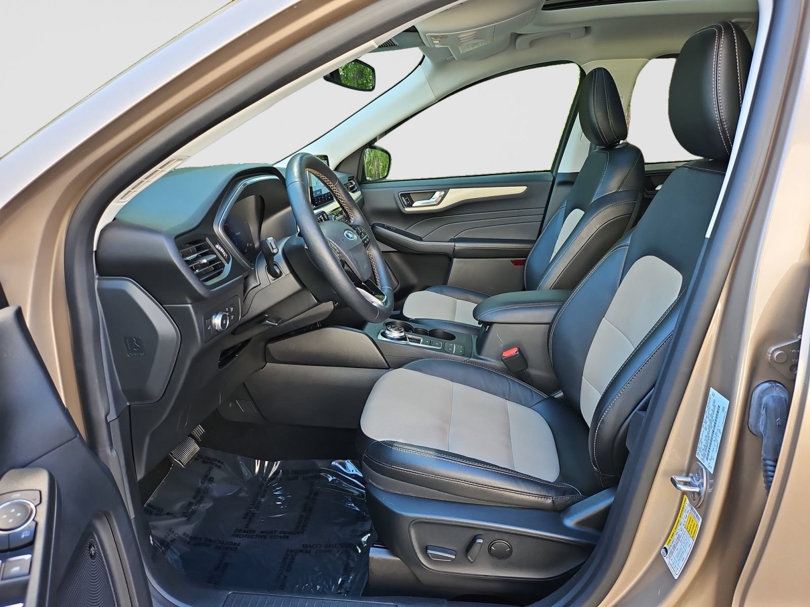 Used 2021 Ford Escape Titanium w/ Titanium Elite Package AWD/4WD image 22