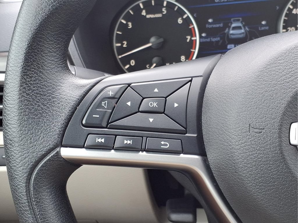 Used 2025 Nissan Altima 2.5 SV FWD image 16