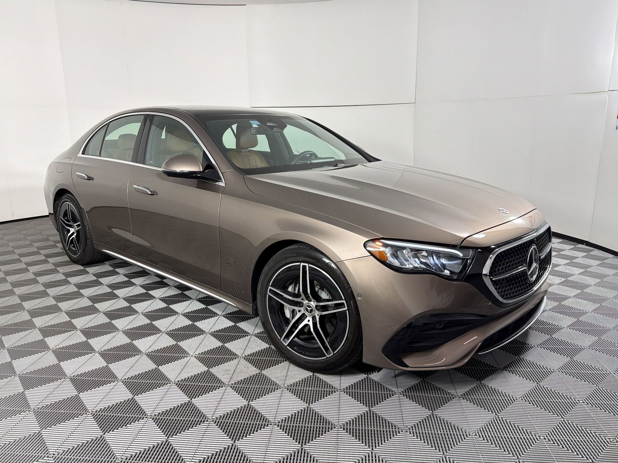 Used 2025 Mercedes-Benz E 450 4MATIC Sedan image 7