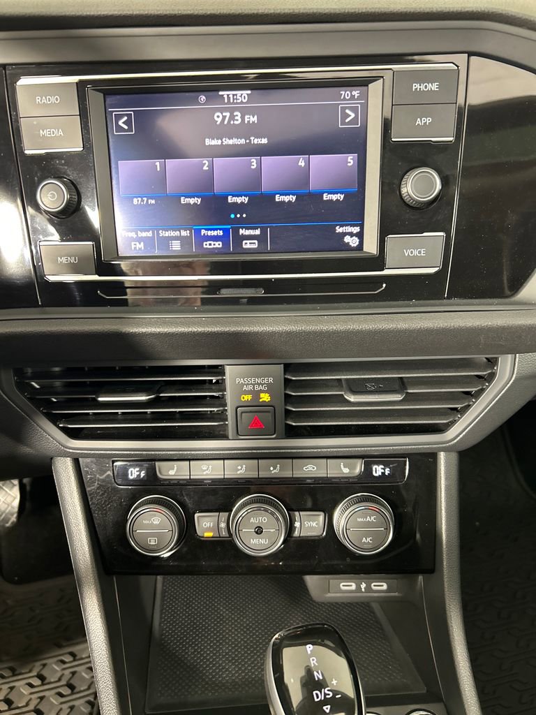 Used 2024 Volkswagen Jetta SE image 13