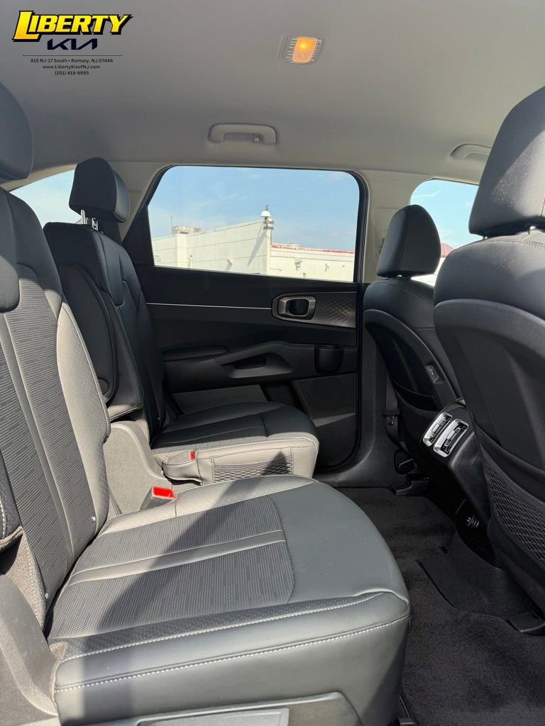 Used 2025 Kia Sorento EX image 10