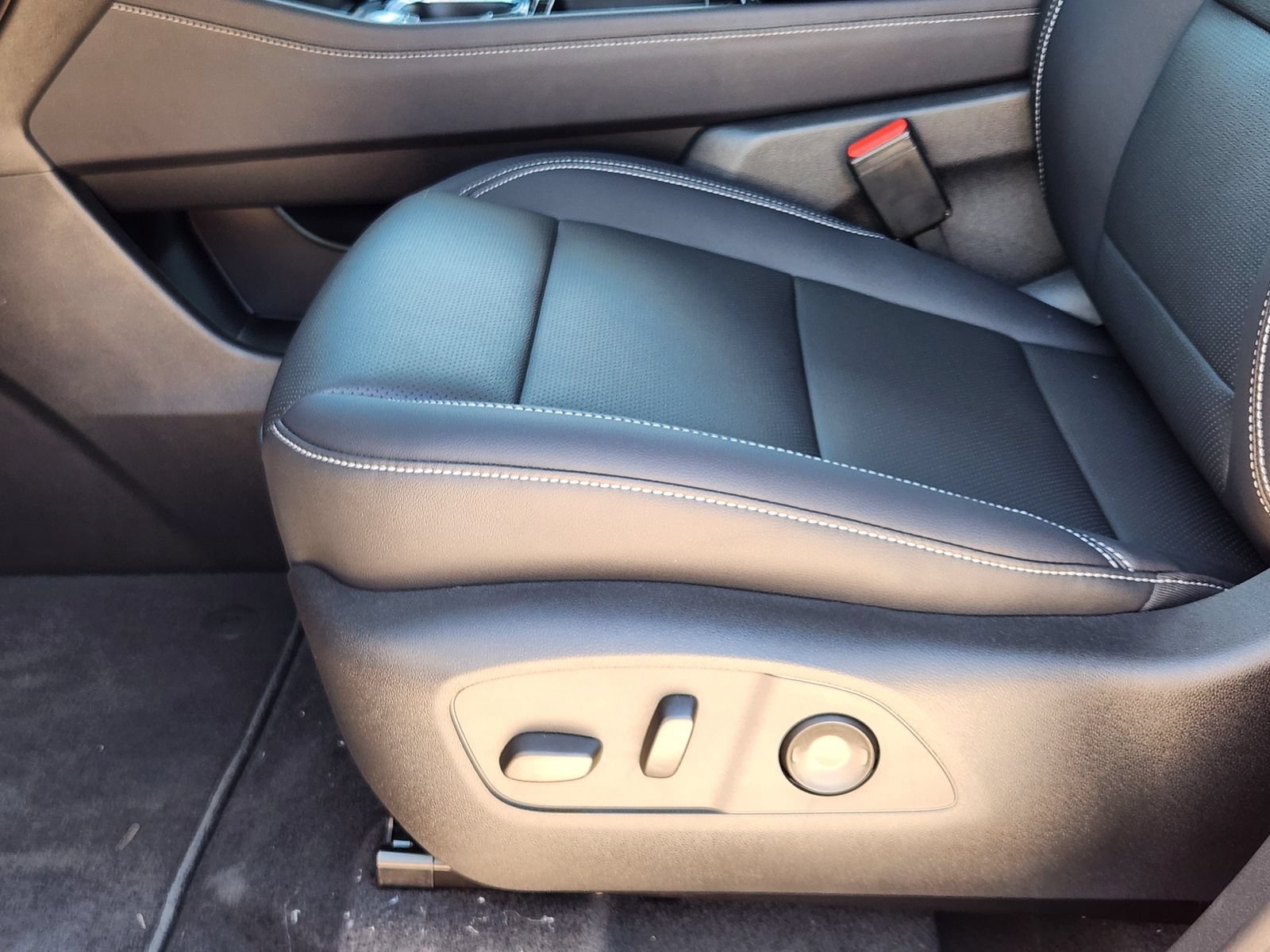 New 2026 Chevrolet Traverse LT w/ Midnight/Sport Edition FWD image 20