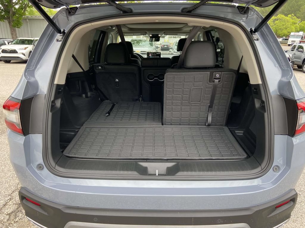 Used 2025 Honda Pilot Touring image 9