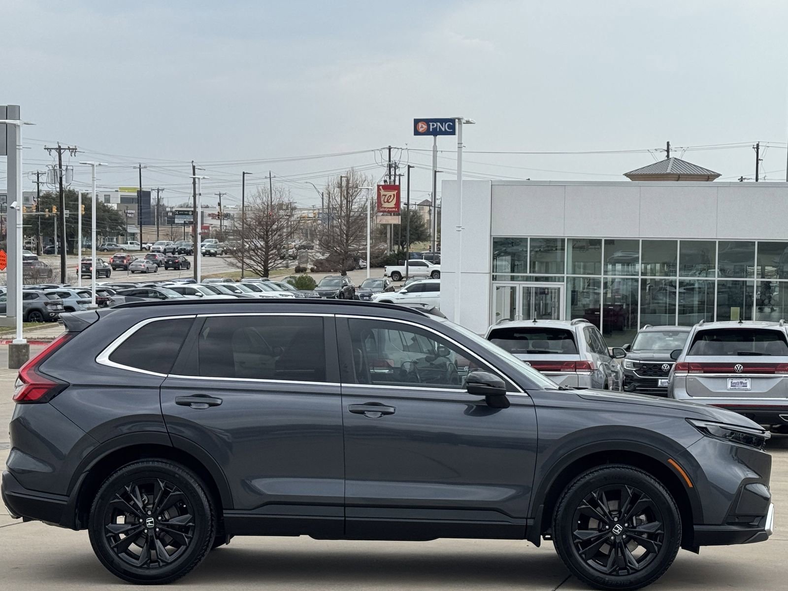 Used 2024 Honda CR-V Sport Touring image 3