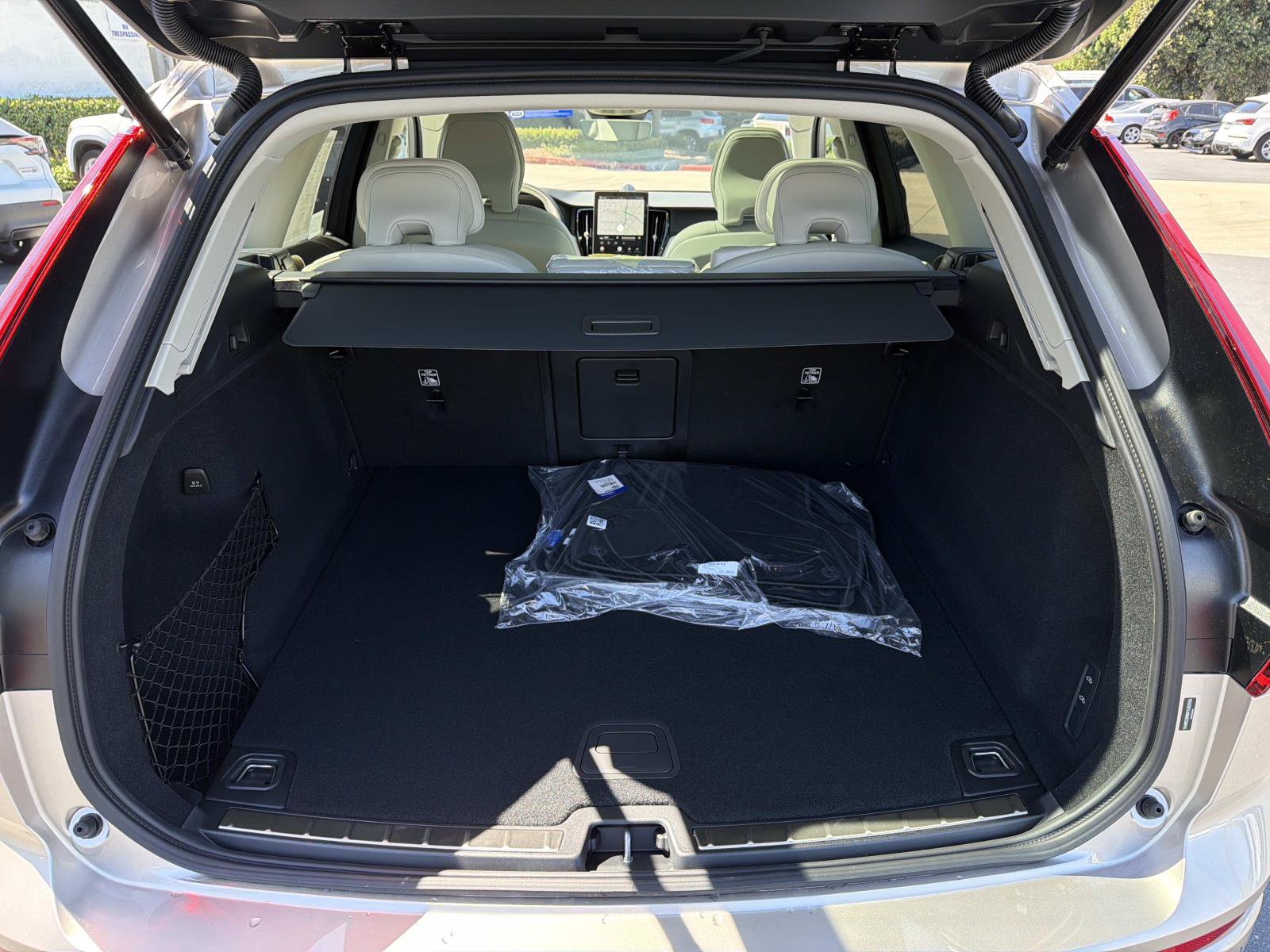 New 2027 Volvo XC60 B5 Ultra AWD/4WD image 18