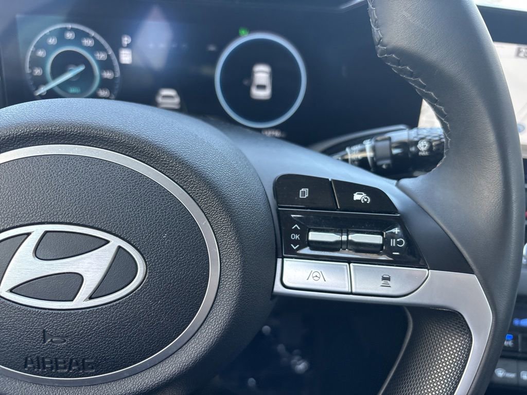 Used 2025 Hyundai Elantra Limited FWD image 19