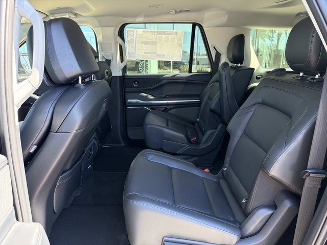 New 2026 Lincoln Navigator L Premier image 16