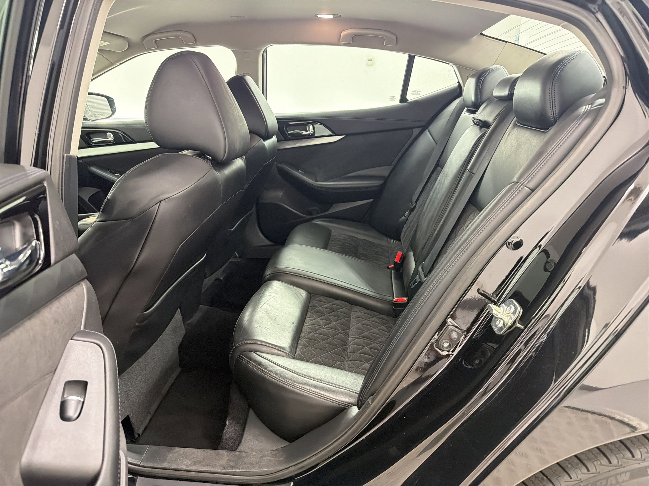 Used 2016 Nissan Maxima SR FWD image 14