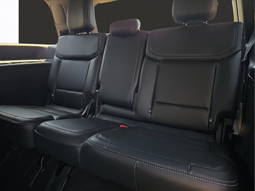 Used 2025 Ford Expedition Platinum w/ Stealth Performance Package AWD/4WD image 9