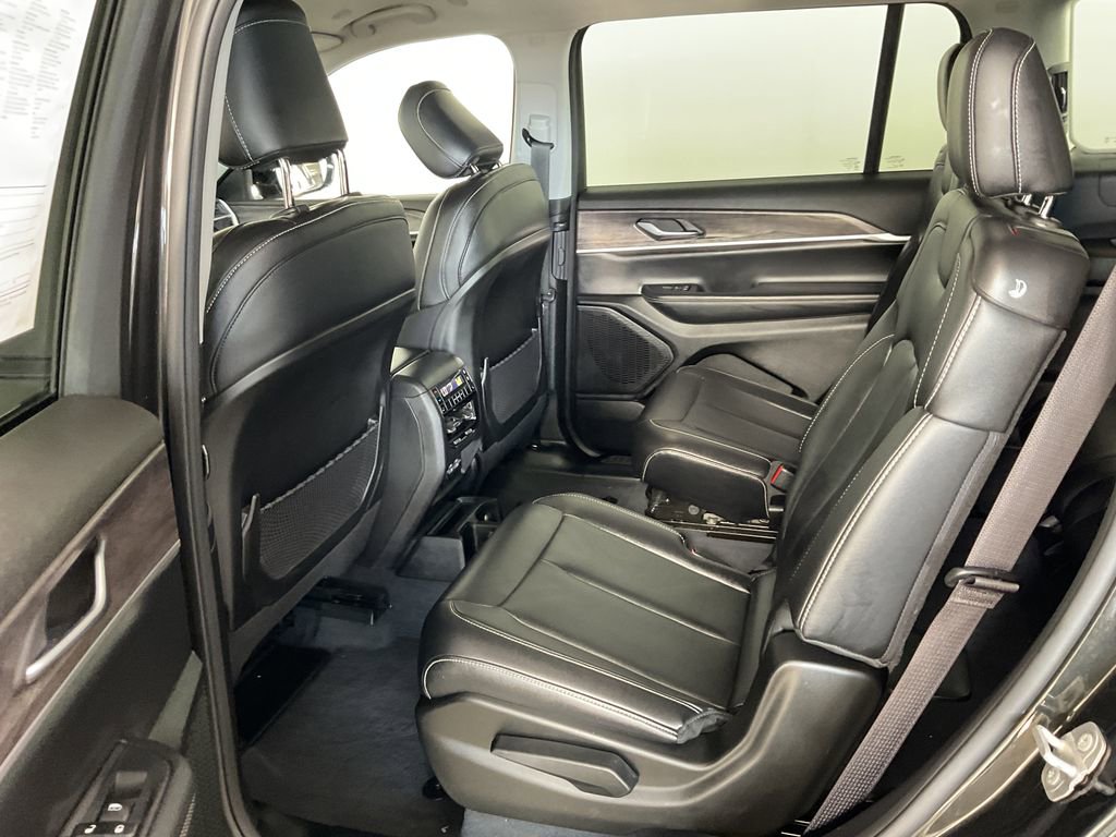 Used 2023 Jeep Grand Cherokee L Limited w/ Black Appearance Package AWD/4WD image 20