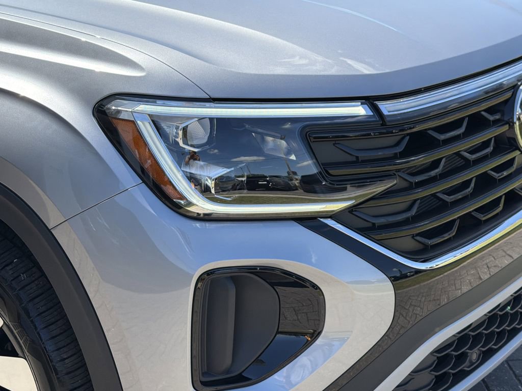 Used 2025 Volkswagen Atlas Cross Sport SE FWD image 8