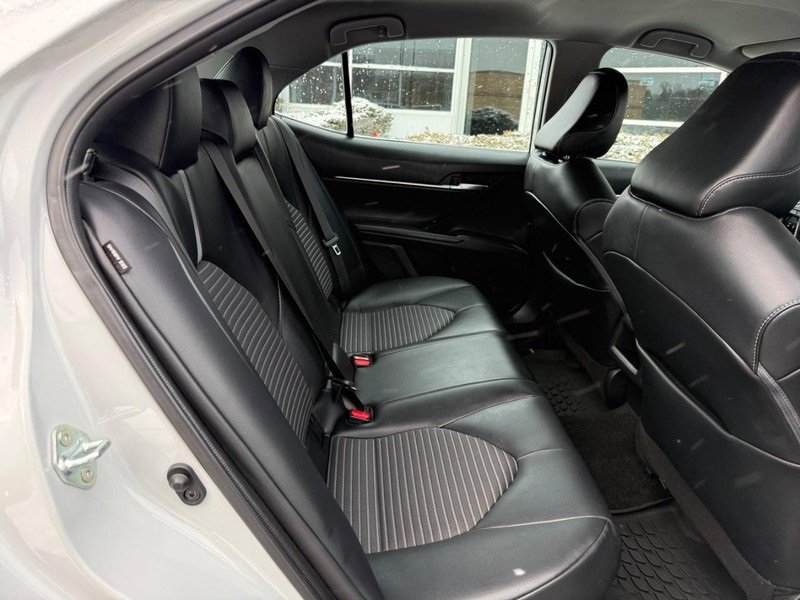 Used 2022 Toyota Camry SE image 12