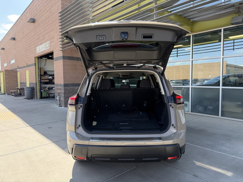 Used 2025 Nissan Rogue SV image 31