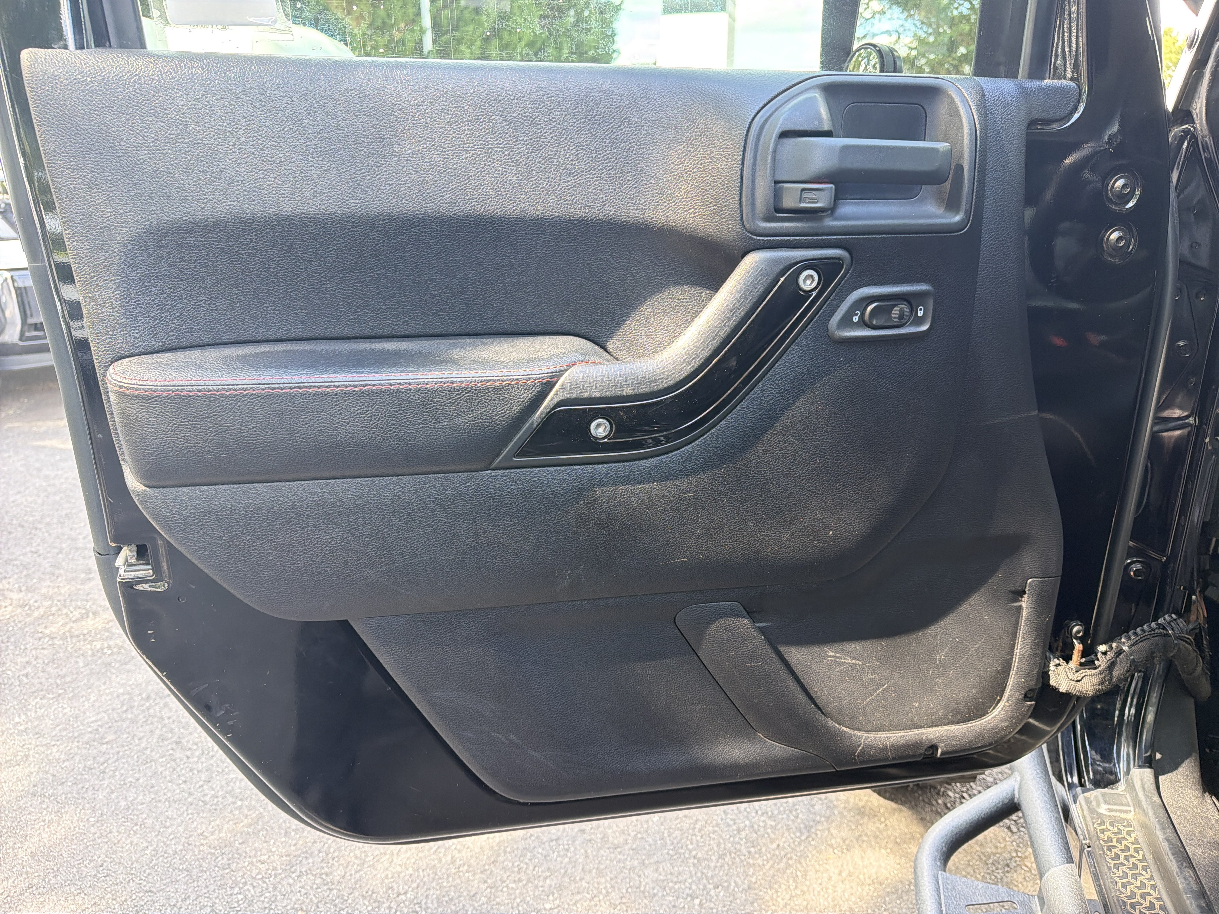Used 2012 Jeep Wrangler Unlimited Sahara AWD/4WD image 14