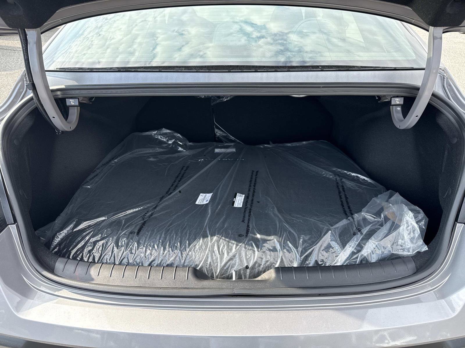 New 2025 Hyundai Elantra Limited image 12