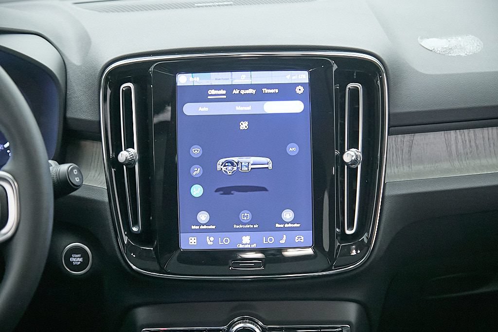 Certified 2023 Volvo XC40 B5 Ultimate w/ Climate Package AWD/4WD image 26