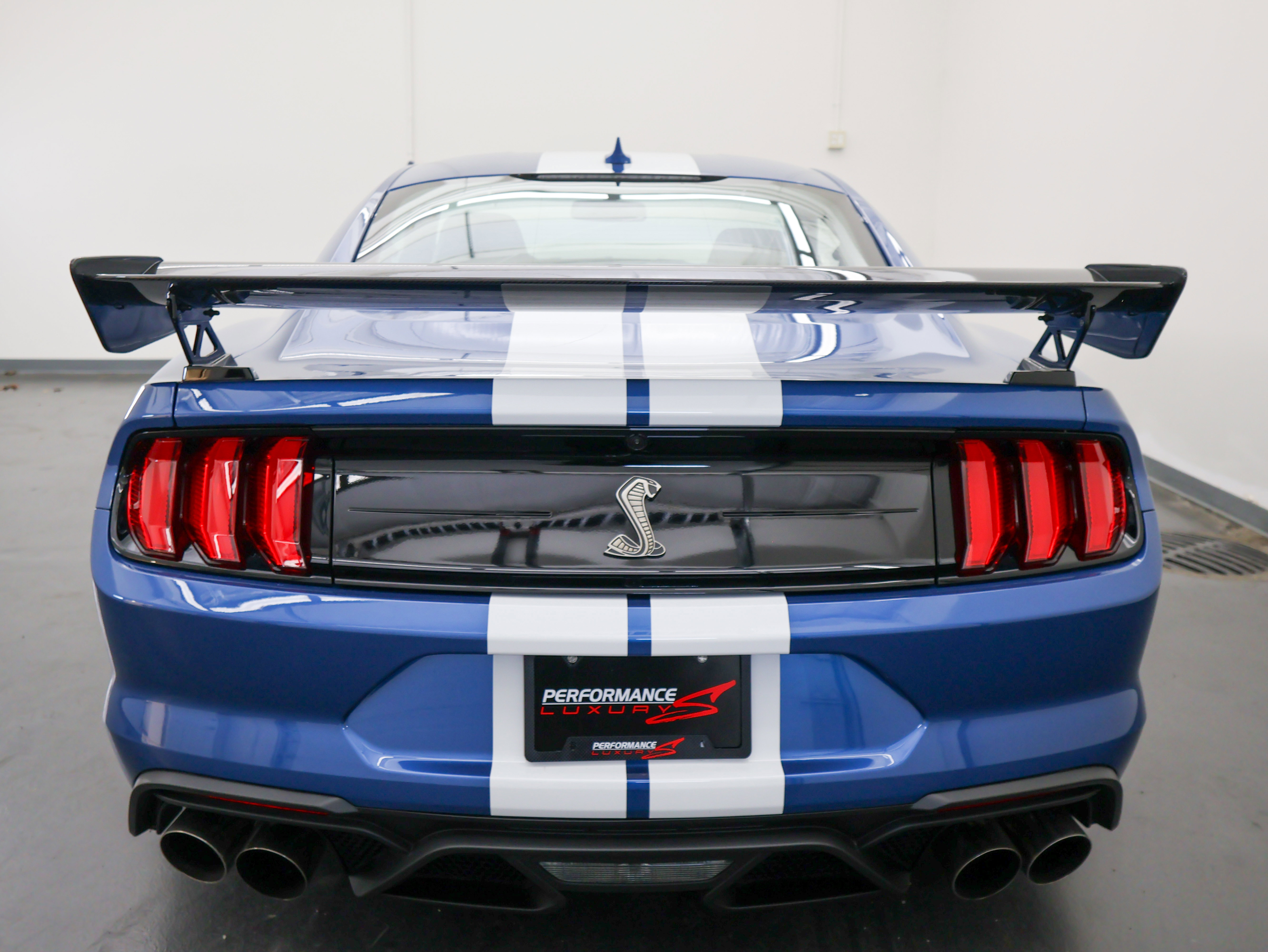 Used 2020 Ford Mustang Shelby GT500 w/ Carbon Fiber Track Pack RWD image 4