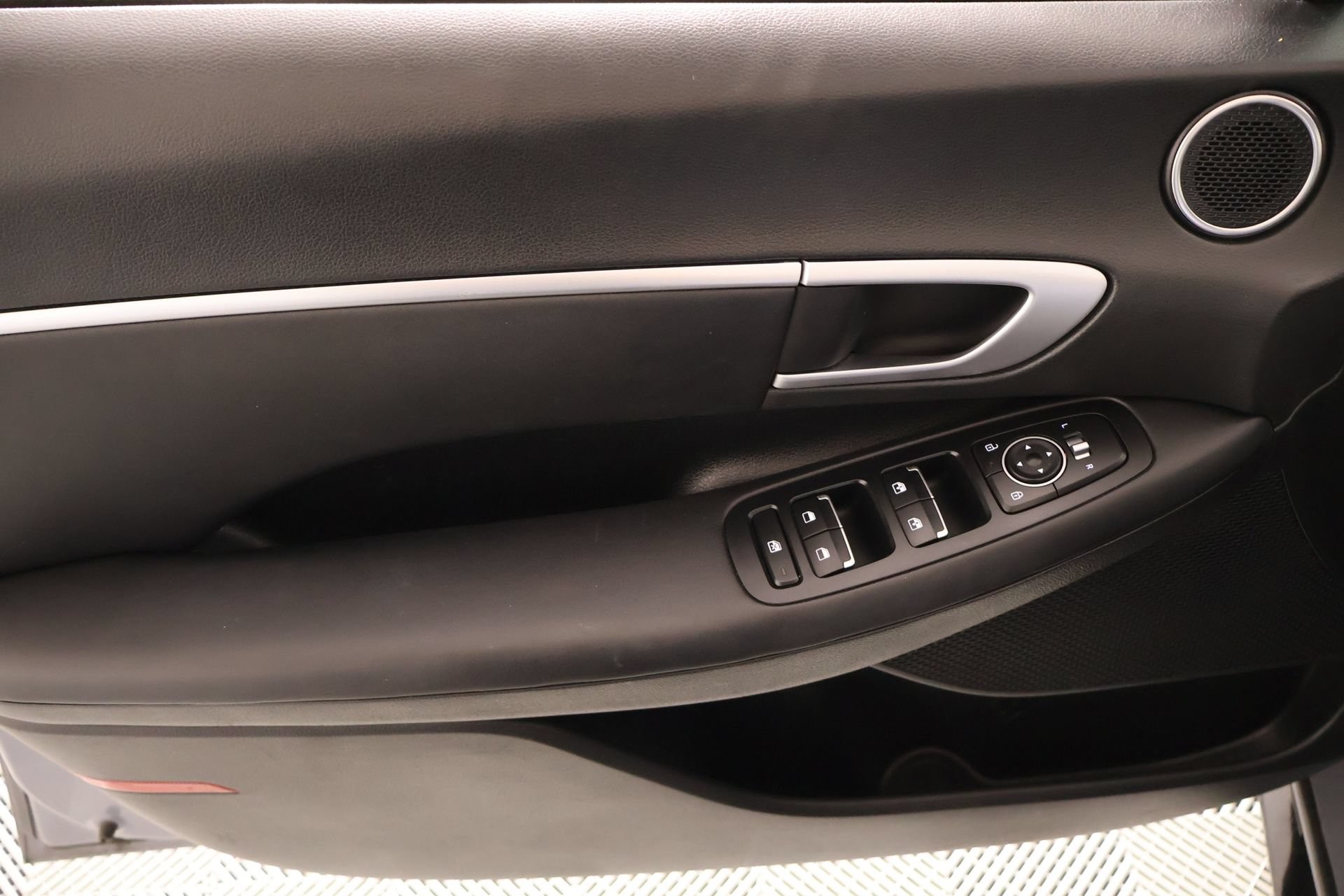 Used 2025 Hyundai Sonata SEL FWD image 15