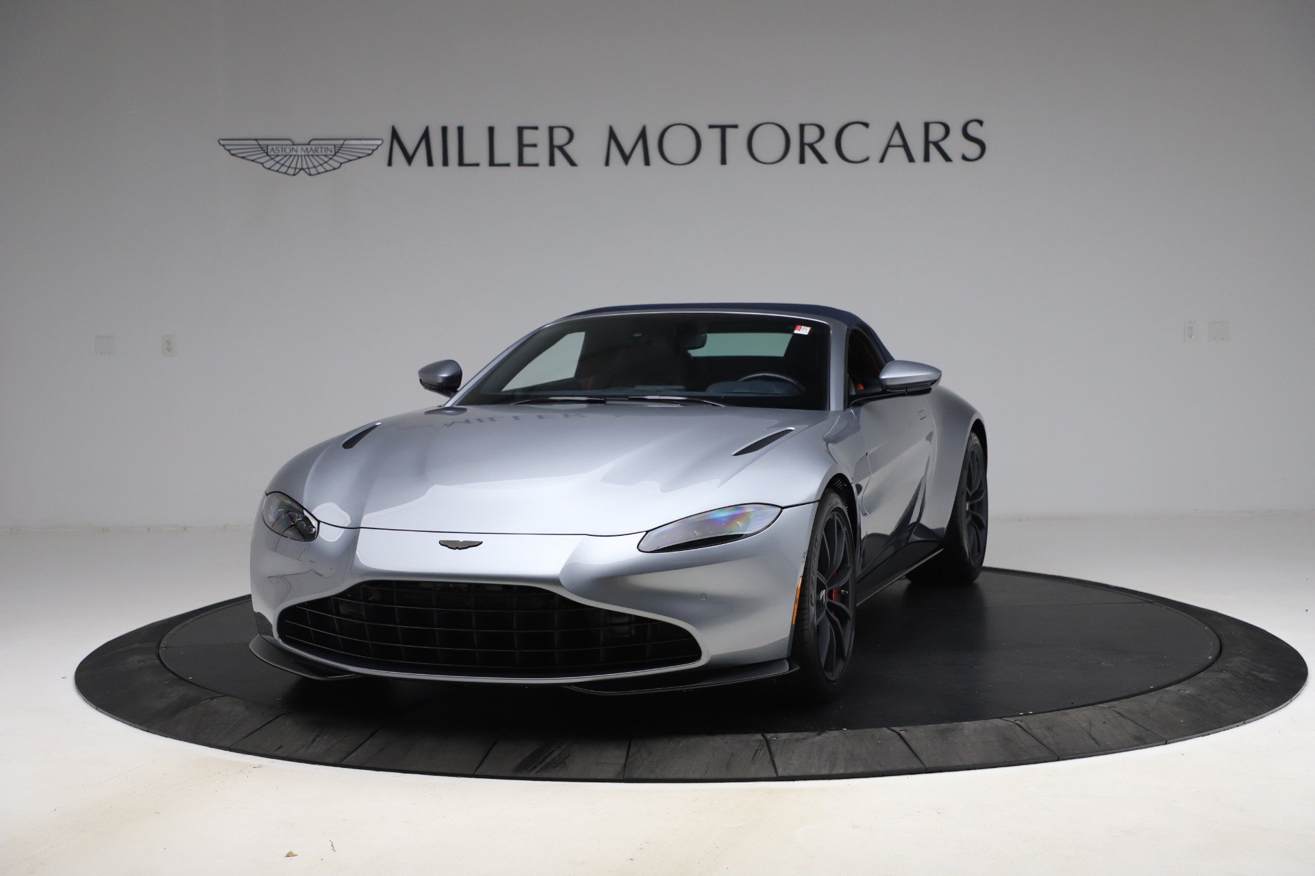 Used 2021 Aston Martin V8 Vantage Roadster RWD image 14